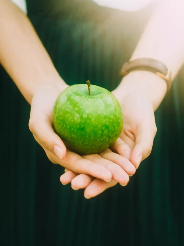 why-doctors-say-an-apple-a-day-keeps-the-doctor-away